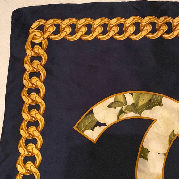 Chanel coco square silk scarf - Picture 10 of 14